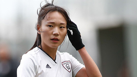 Hậu vệ Real Madrid dè chừng đội tuyển nữ Việt Nam